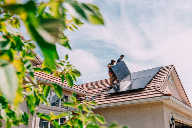 Best Roof Gutter Cleaning  in Martinez, CA